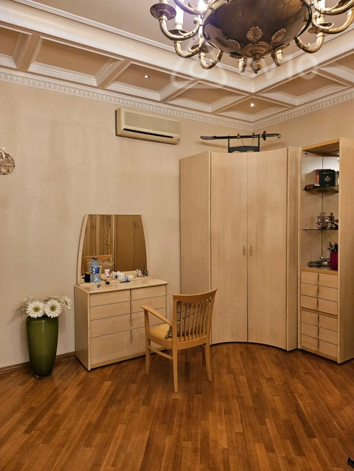 Kirayə verilir 9 otaqlı həyət evi 710 m²