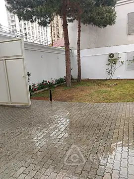 Kirayə verilir 9 otaqlı həyət evi 710 m²