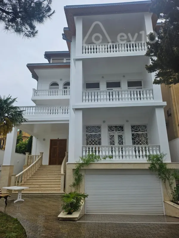 Kirayə verilir 9 otaqlı həyət evi 710 m²