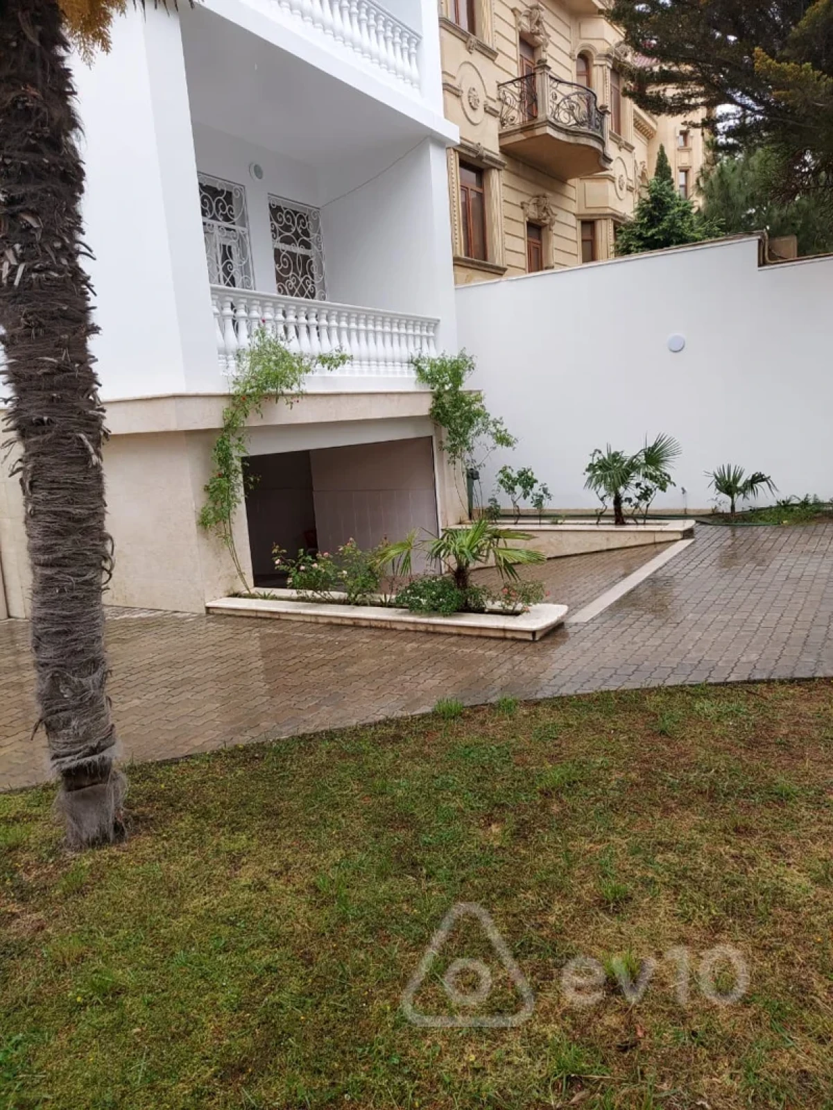 Kirayə verilir 9 otaqlı həyət evi 710 m²