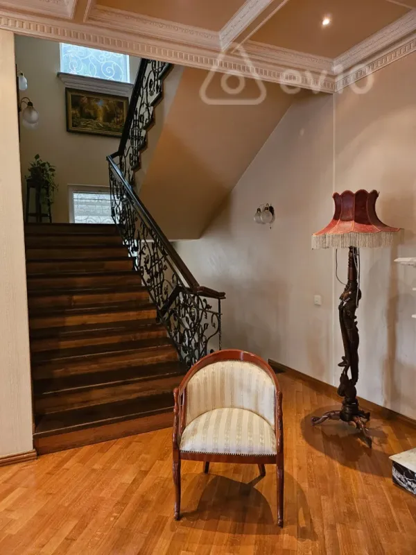 Kirayə verilir 9 otaqlı həyət evi 710 m²