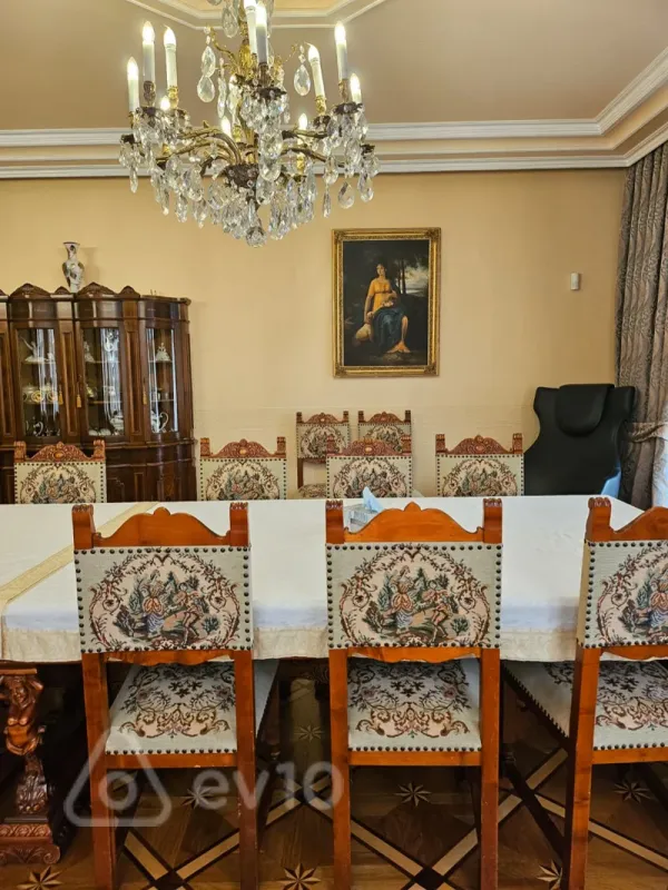 Kirayə verilir 9 otaqlı həyət evi 710 m²