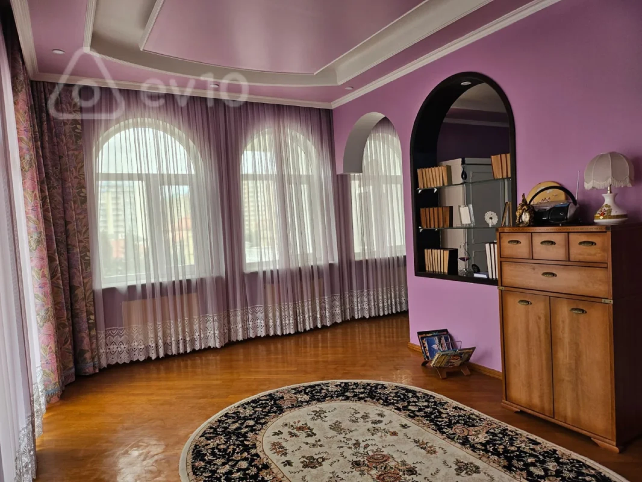 Kirayə verilir 9 otaqlı həyət evi 710 m²