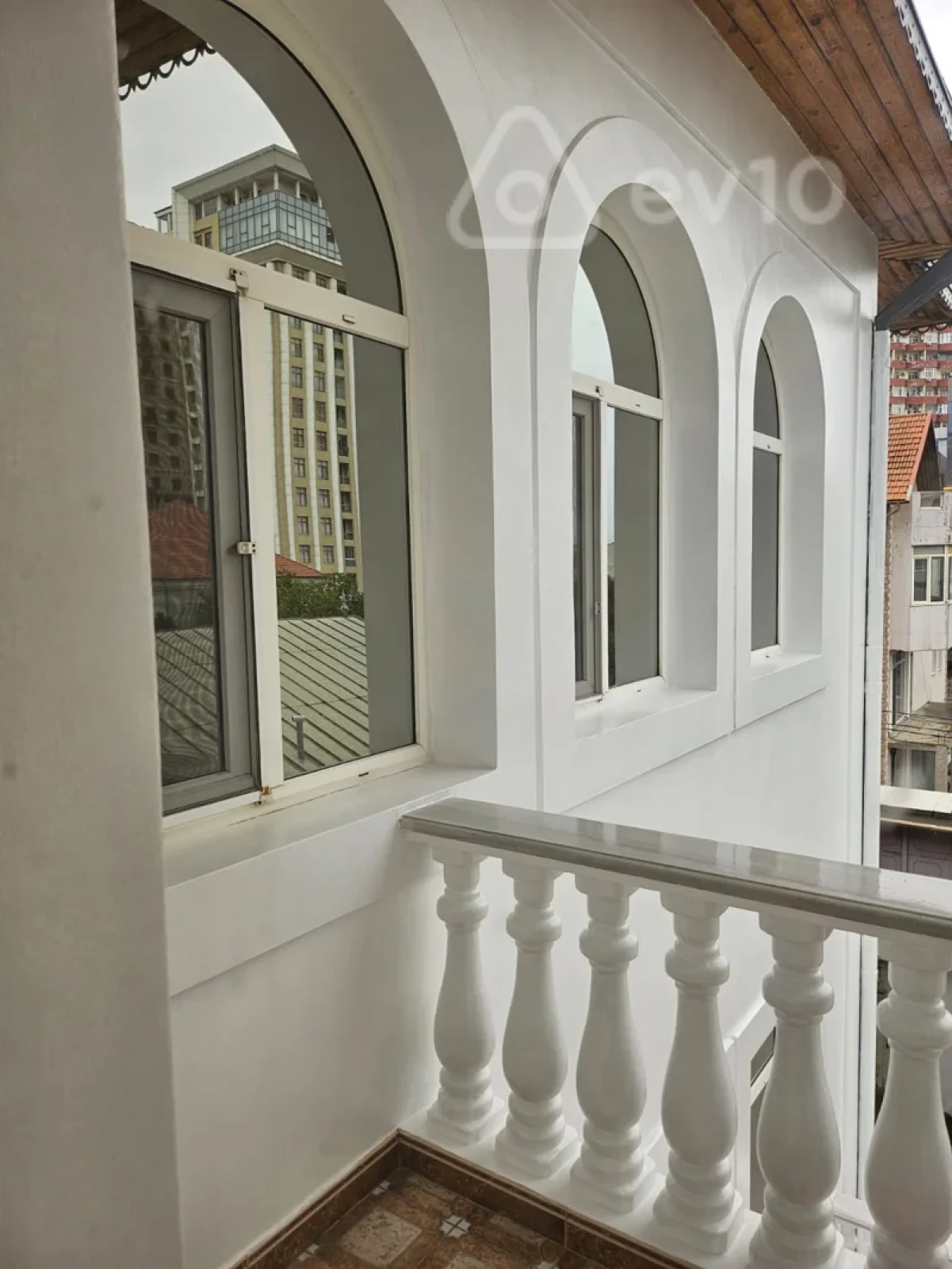 Kirayə verilir 9 otaqlı həyət evi 710 m²