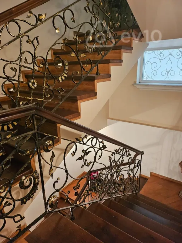 Kirayə verilir 9 otaqlı həyət evi 710 m²