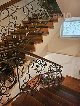 Kirayə verilir 9 otaqlı həyət evi 710 m²