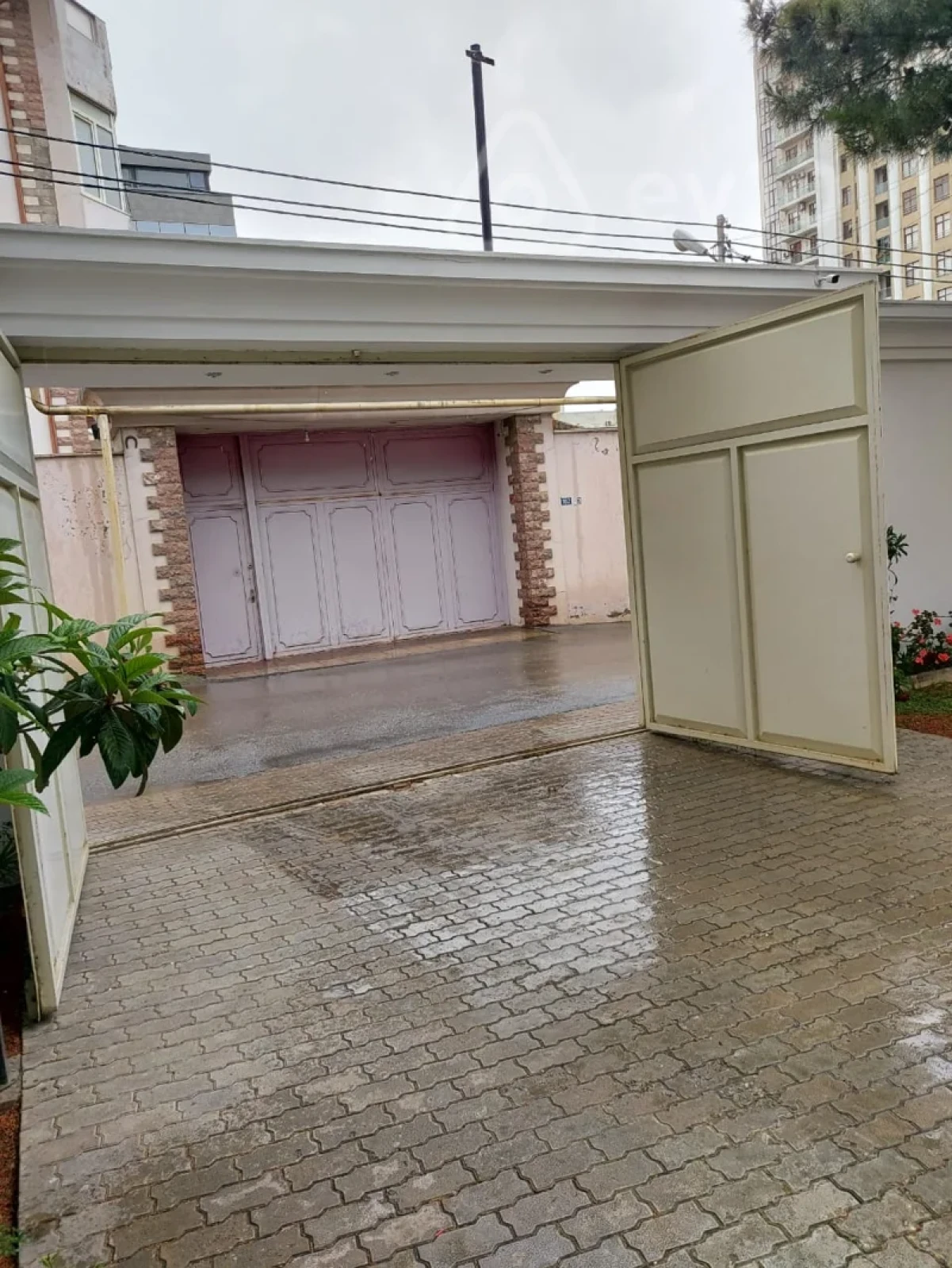 Kirayə verilir 9 otaqlı həyət evi 710 m²