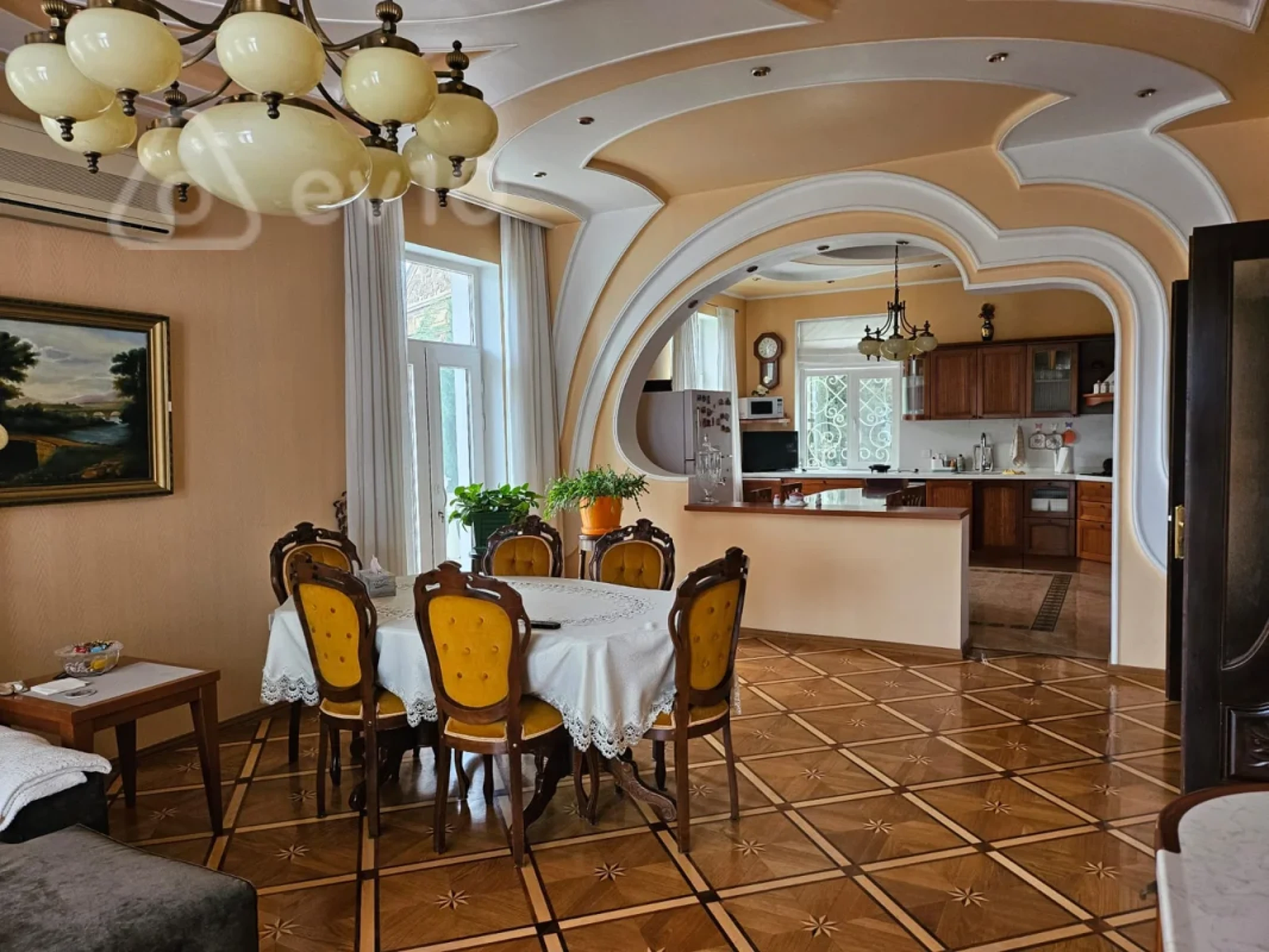 Kirayə verilir 9 otaqlı həyət evi 710 m²