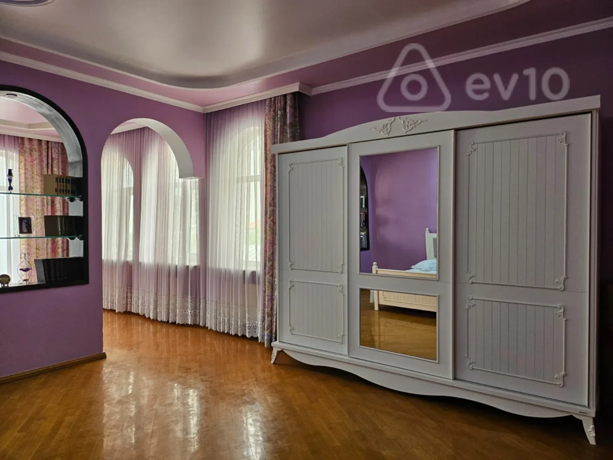 Kirayə verilir 9 otaqlı həyət evi 710 m²