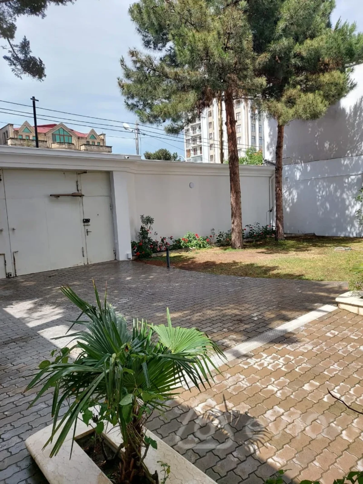 Kirayə verilir 9 otaqlı həyət evi 710 m²