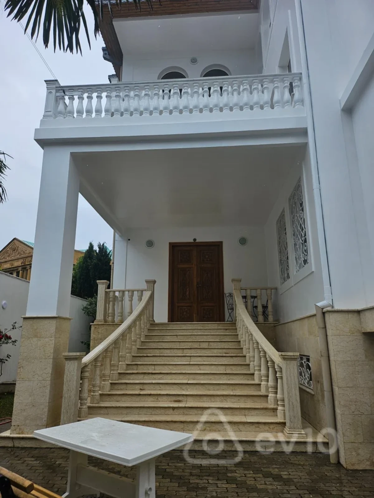 Kirayə verilir 9 otaqlı həyət evi 710 m²