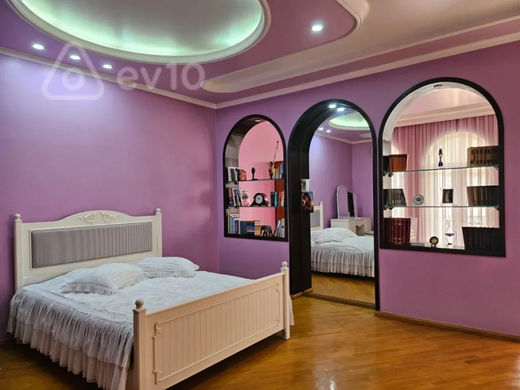 Kirayə verilir 9 otaqlı həyət evi 710 m²