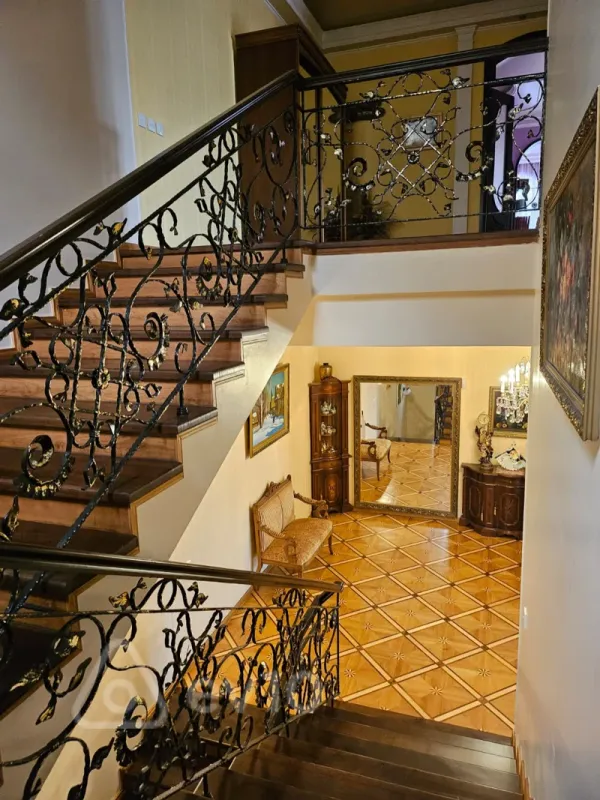 Kirayə verilir 9 otaqlı həyət evi 710 m²