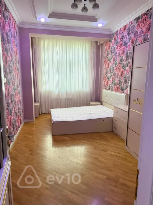 Kirayə verilir 3 otaqlı yeni tikili 110 m²