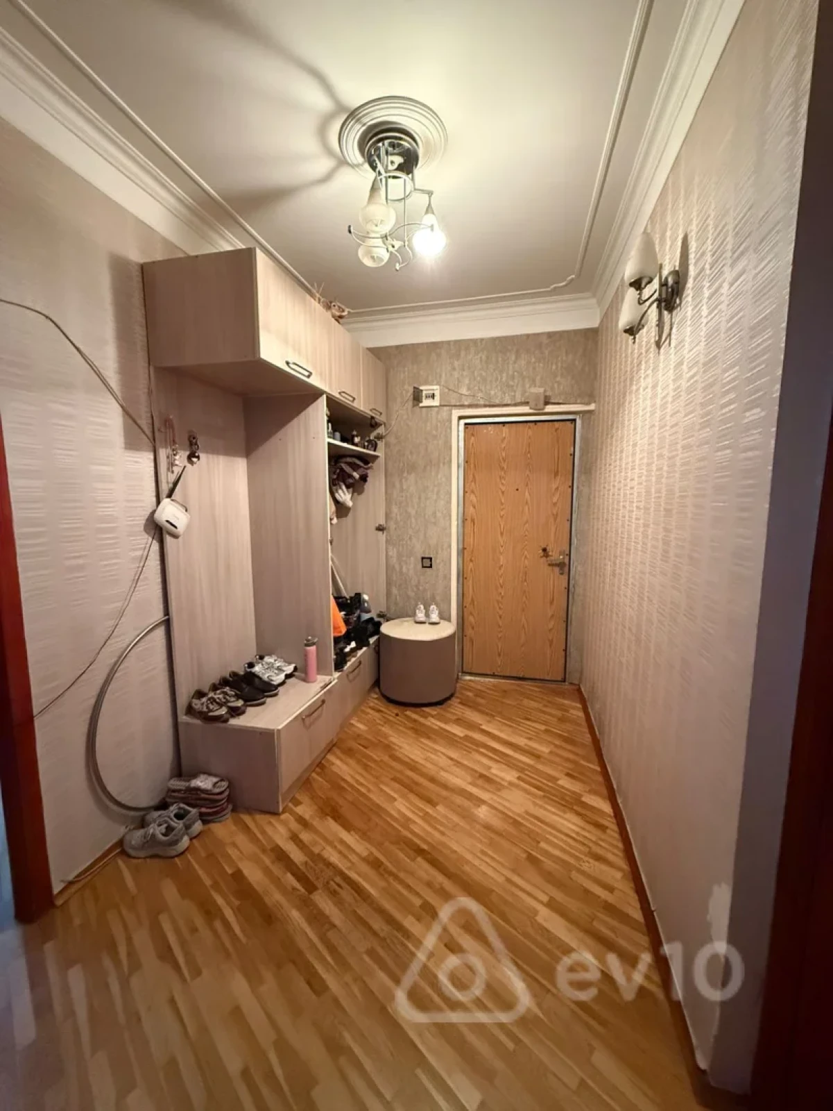 Satılır 4 otaqlı köhnə tikili 90 m²