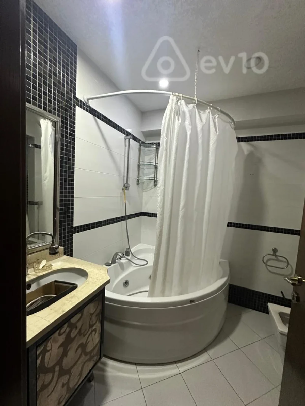 Satılır 2 otaqlı yeni tikili 75 m²