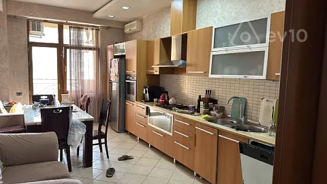 Satılır 3 otaqlı yeni tikili 180 m²