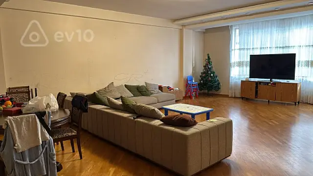 Satılır 3 otaqlı yeni tikili 180 m²