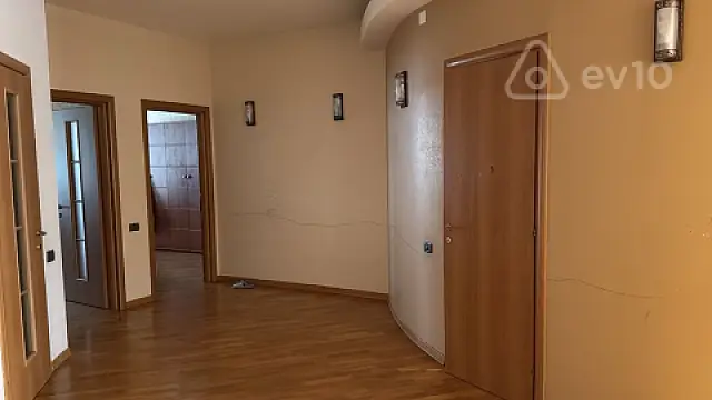 Satılır 3 otaqlı yeni tikili 180 m²