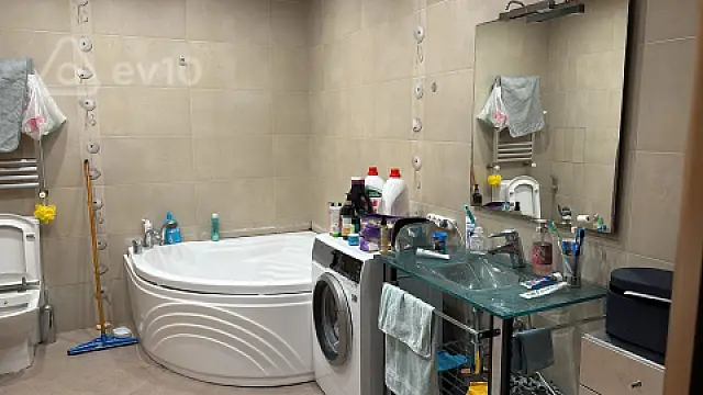 Satılır 3 otaqlı yeni tikili 180 m²