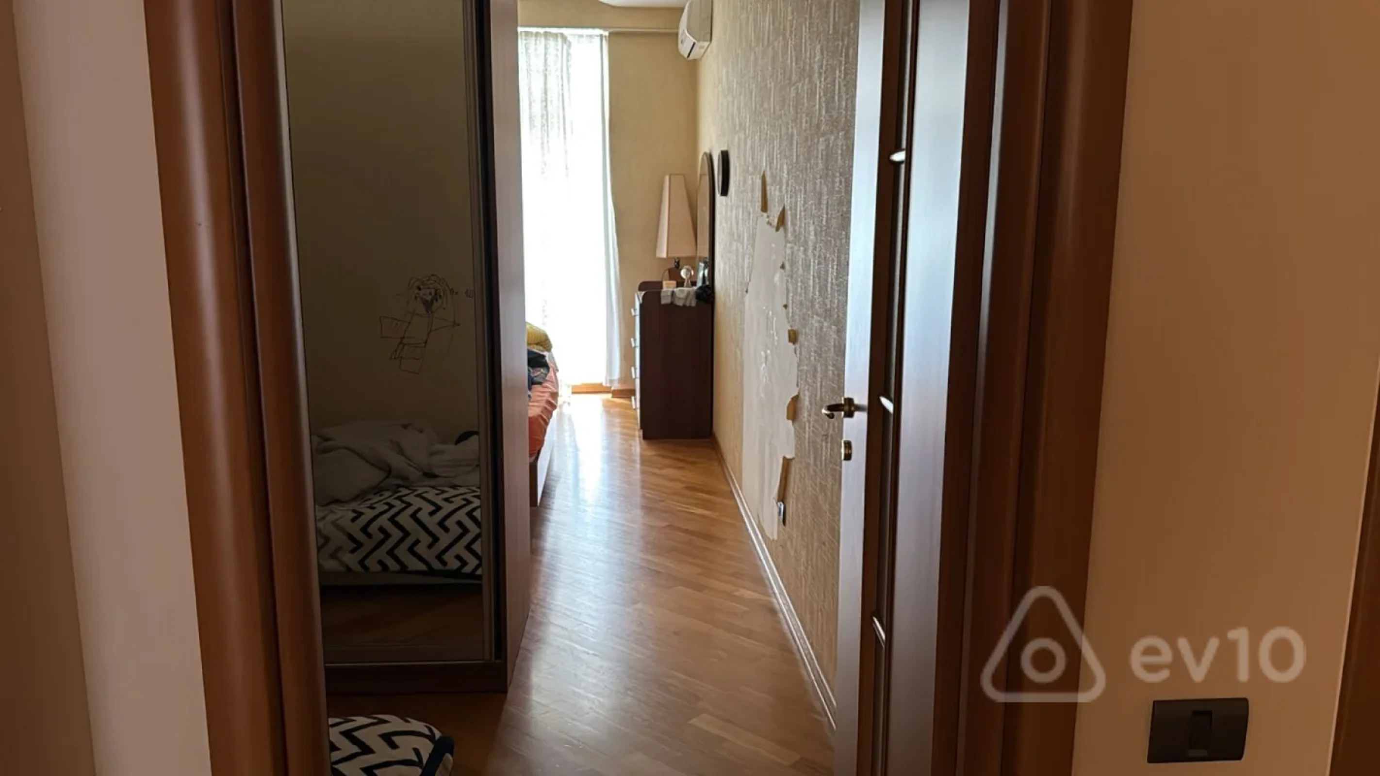 Satılır 3 otaqlı yeni tikili 180 m²