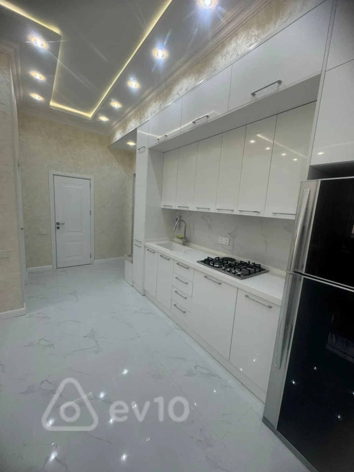 Kirayə verilir 2 otaqlı yeni tikili 65 m²