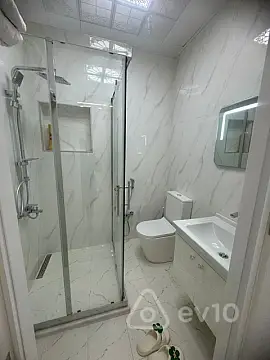 Kirayə verilir 2 otaqlı yeni tikili 65 m²