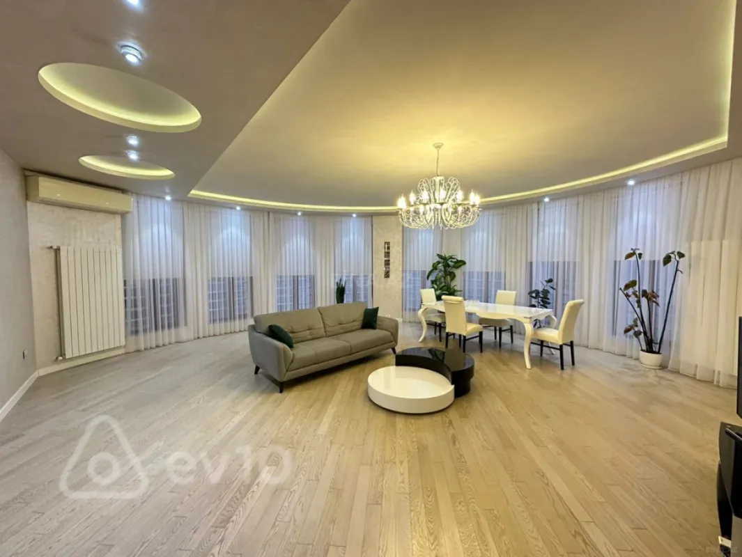 Kirayə verilir 3 otaqlı yeni tikili 130 m²
