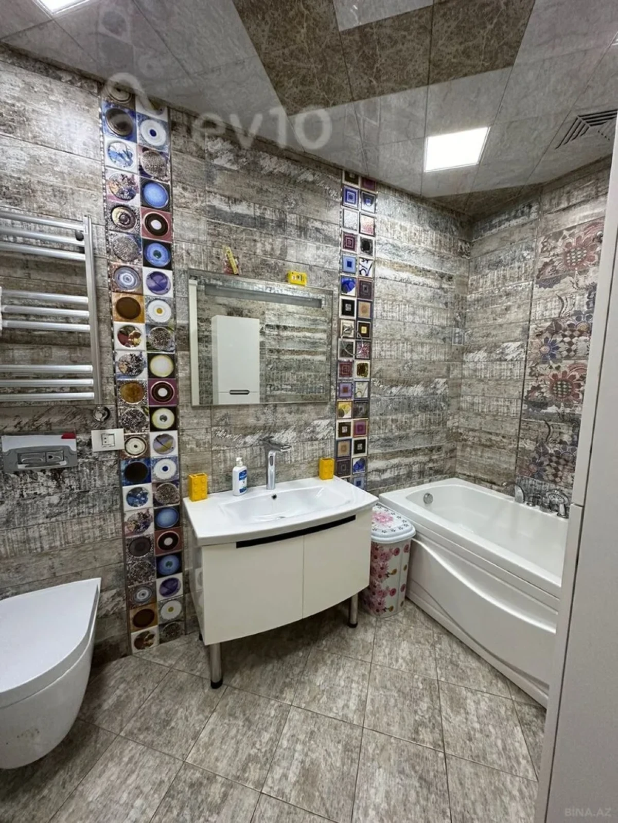 Kirayə verilir 3 otaqlı yeni tikili 130 m²