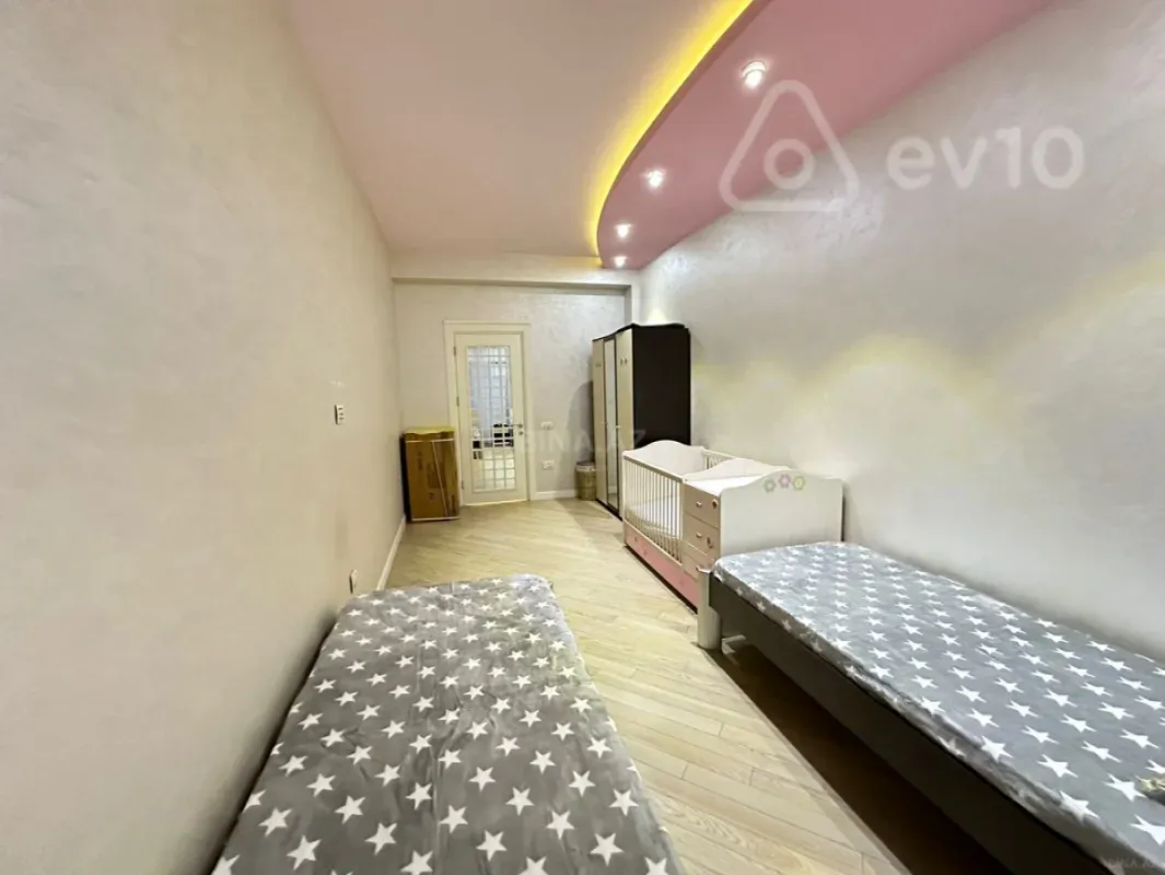 Kirayə verilir 3 otaqlı yeni tikili 130 m²