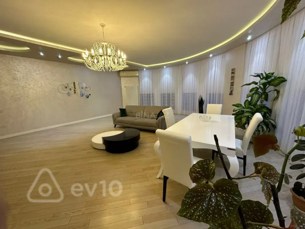 Kirayə verilir 3 otaqlı yeni tikili 130 m²