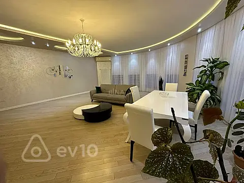 Kirayə verilir 3 otaqlı yeni tikili 130 m²