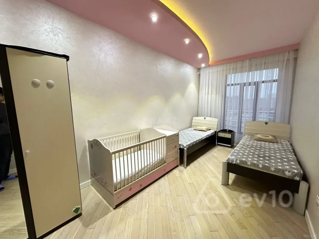 Kirayə verilir 3 otaqlı yeni tikili 130 m²