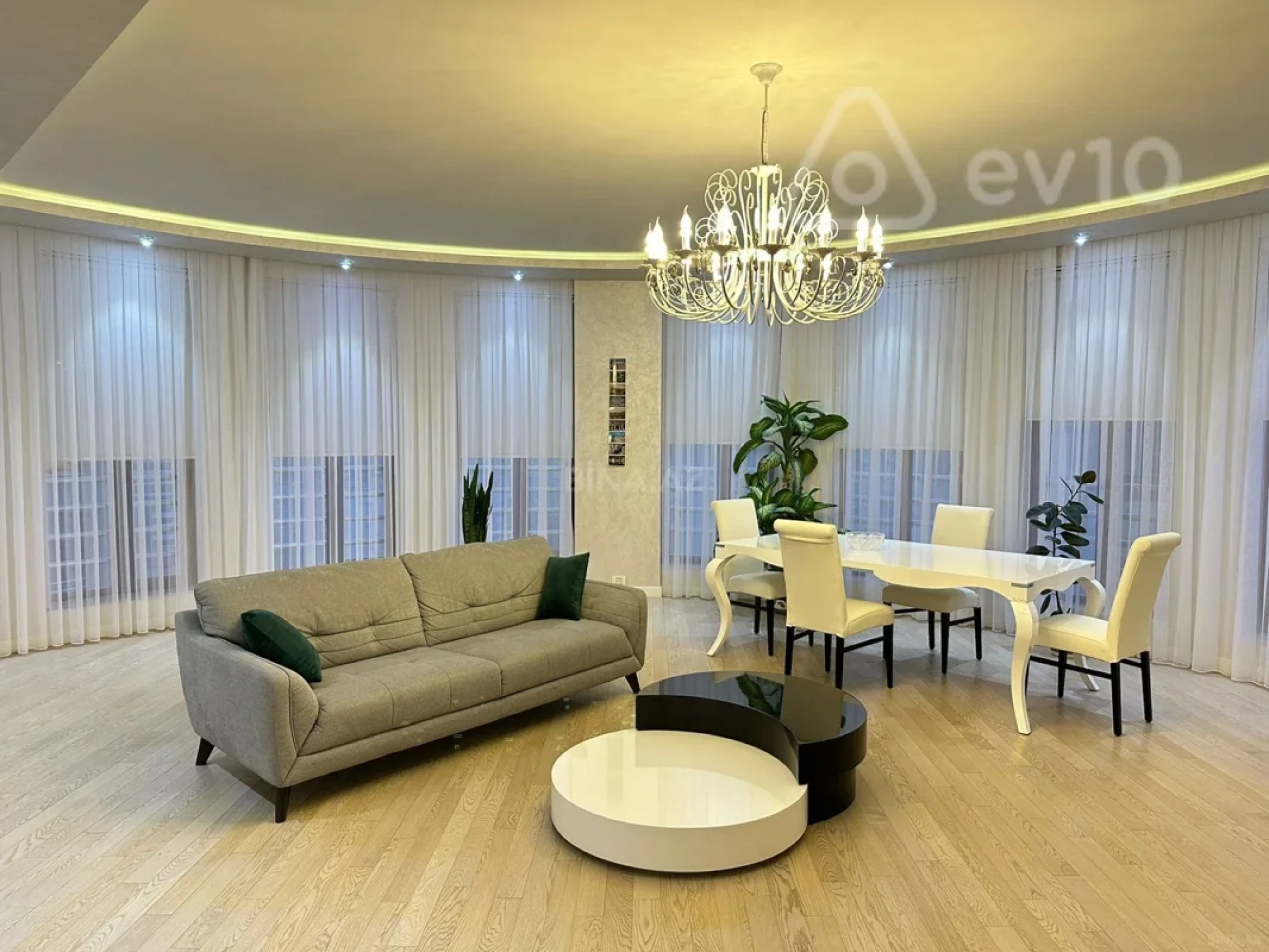 Kirayə verilir 3 otaqlı yeni tikili 130 m²