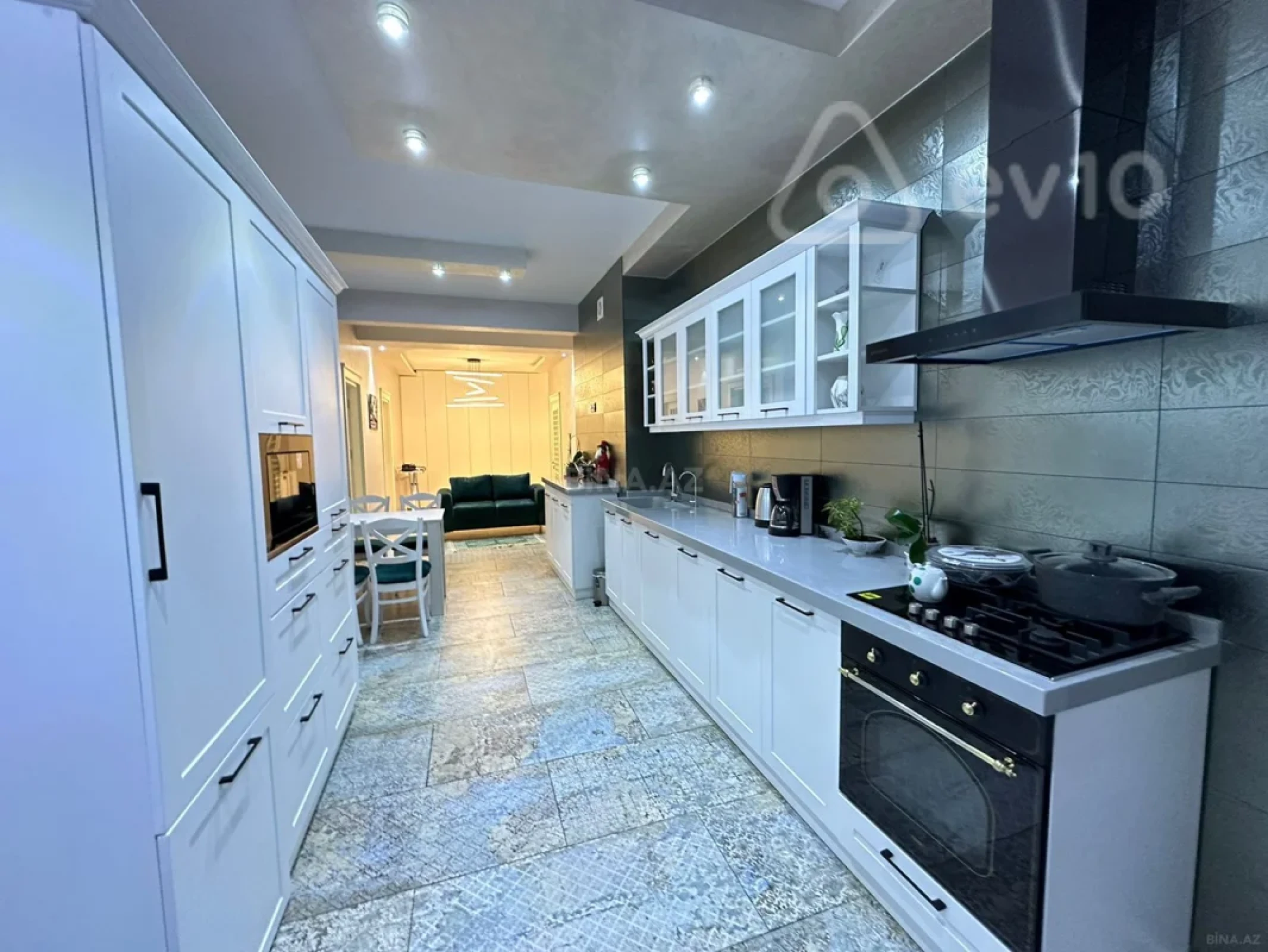 Kirayə verilir 3 otaqlı yeni tikili 130 m²