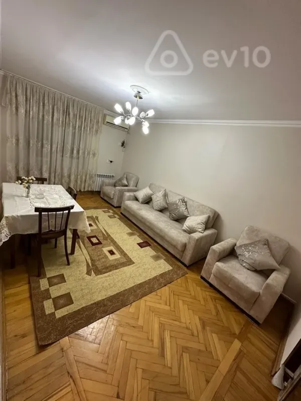 Kirayə verilir 2 otaqlı köhnə tikili 60 m²
