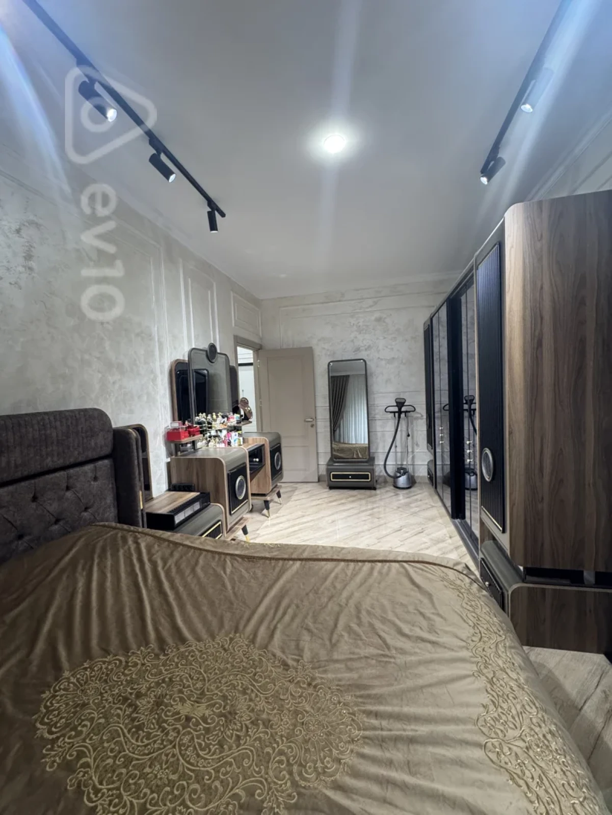 Satılır 2 otaqlı yeni tikili 87 m²