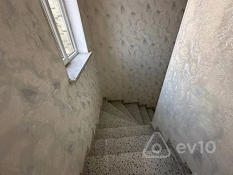 Satılır 4 otaqlı həyət evi 100 m²