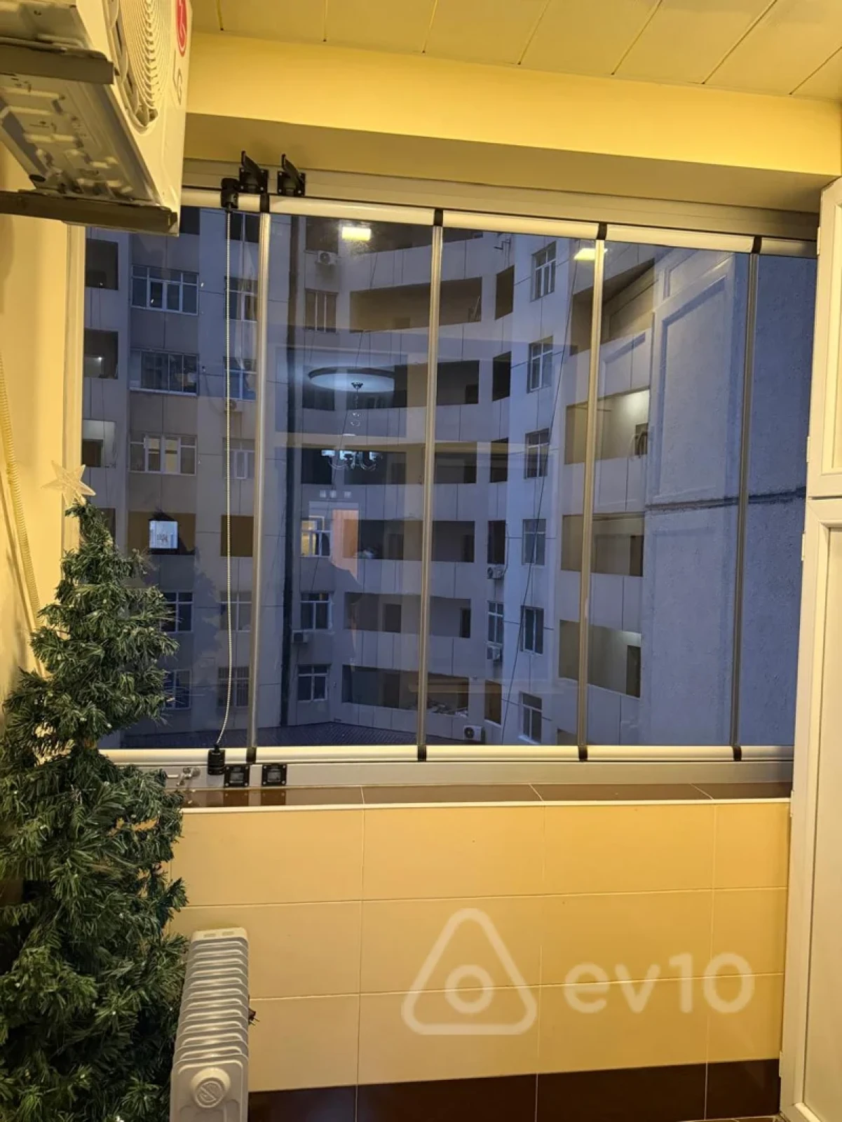 Kirayə verilir 3 otaqlı yeni tikili 150 m²