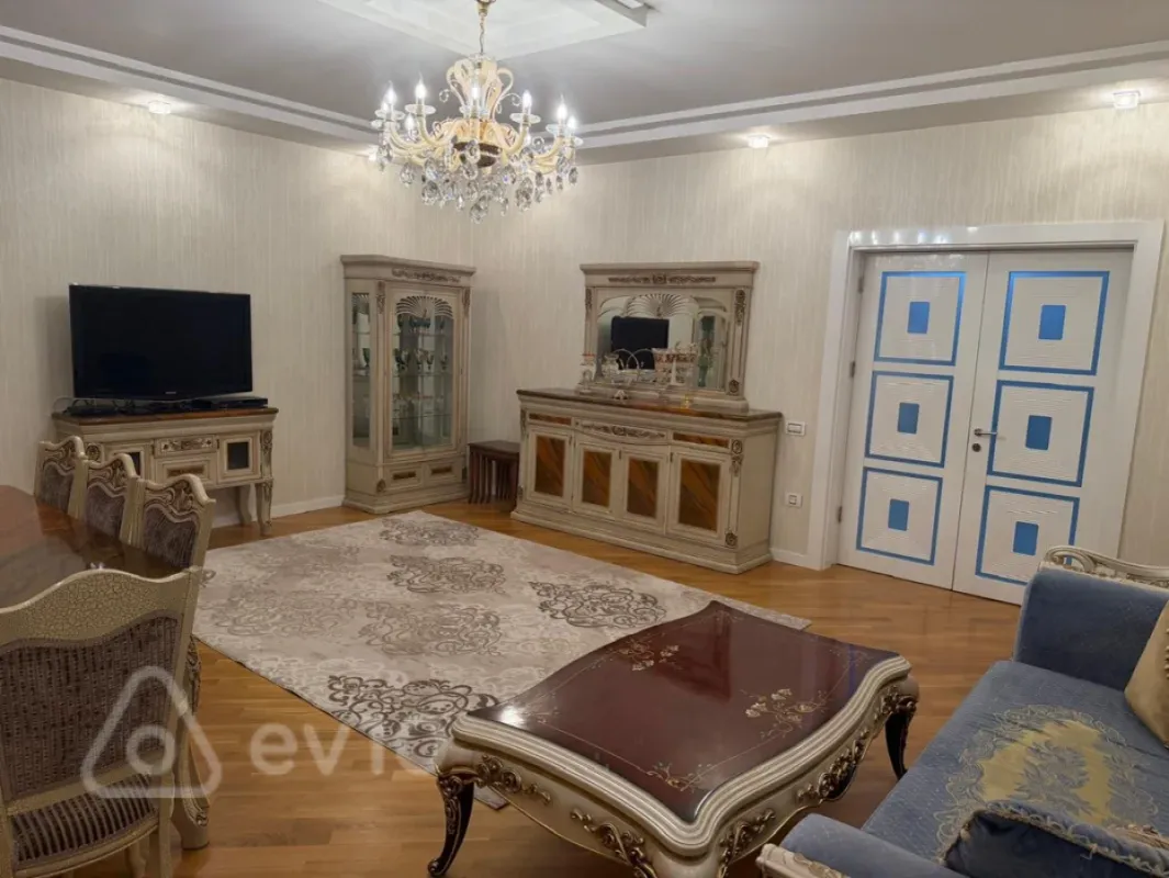 Kirayə verilir 3 otaqlı yeni tikili 150 m²