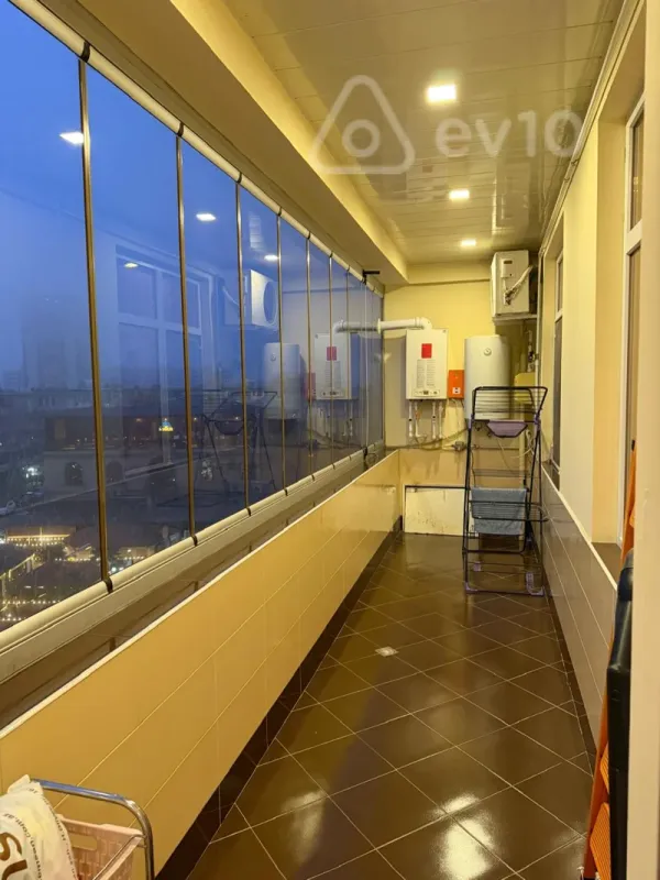 Kirayə verilir 3 otaqlı yeni tikili 150 m²