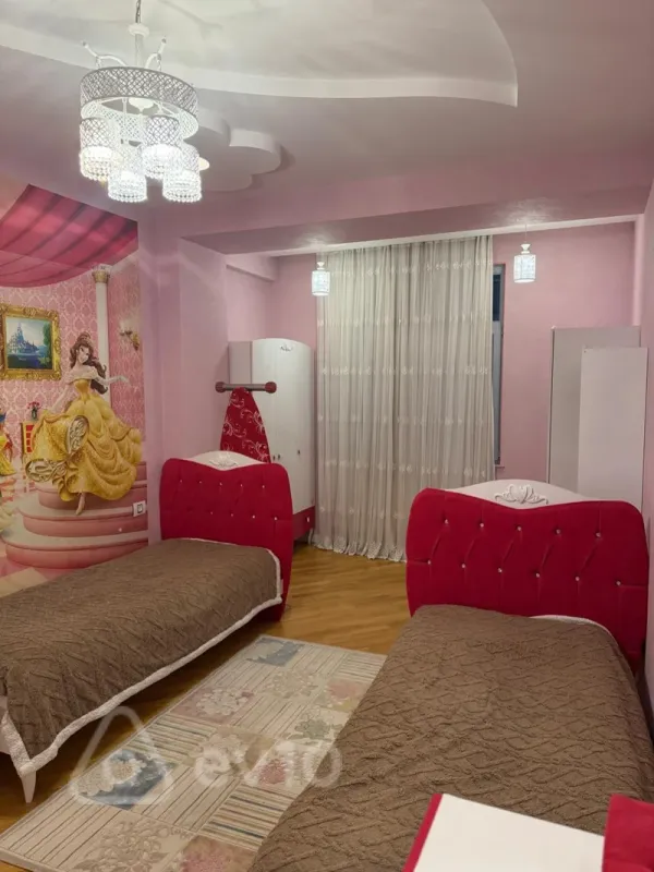 Kirayə verilir 3 otaqlı yeni tikili 150 m²