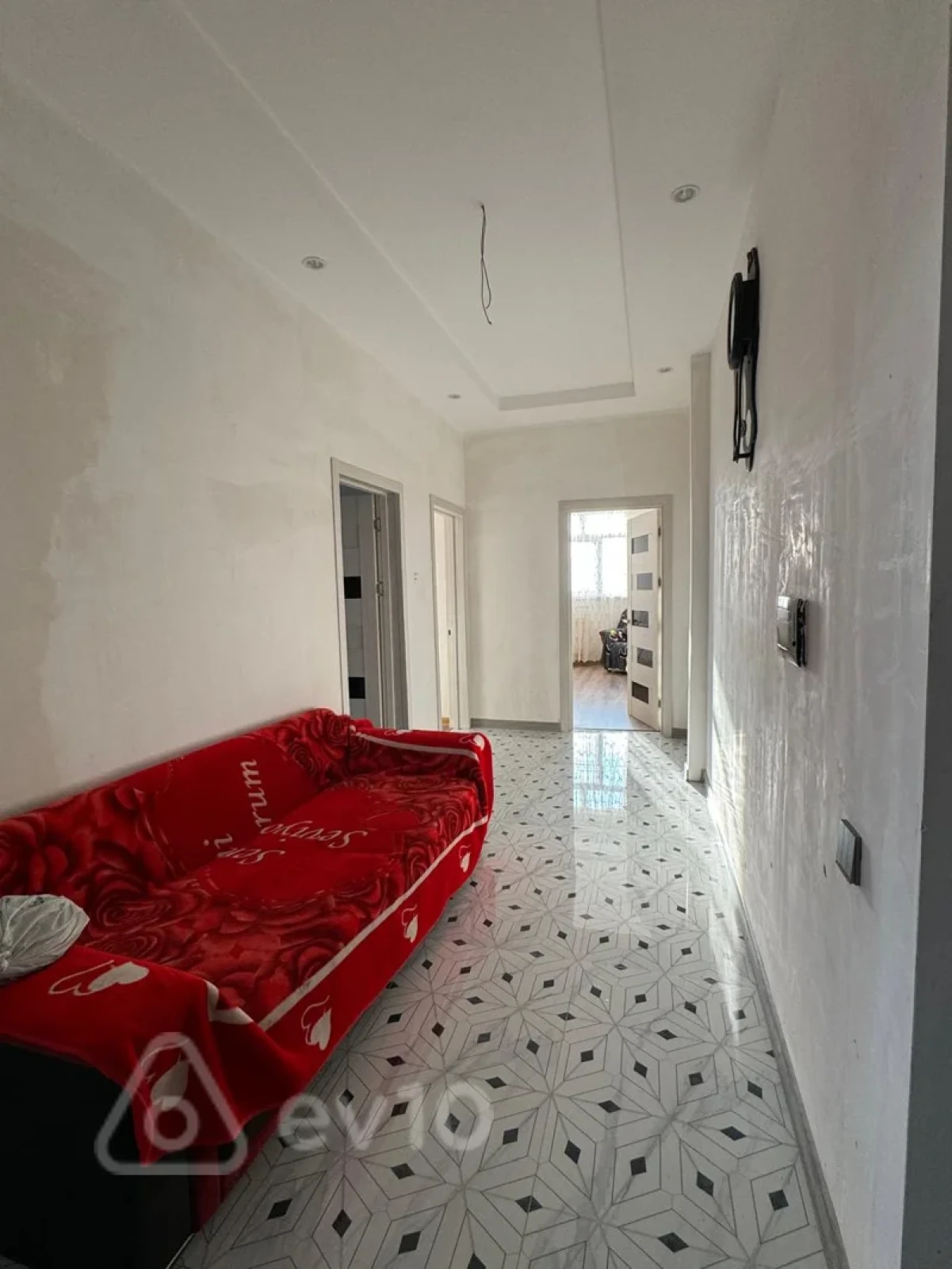 Satılır 3 otaqlı yeni tikili 100 m²