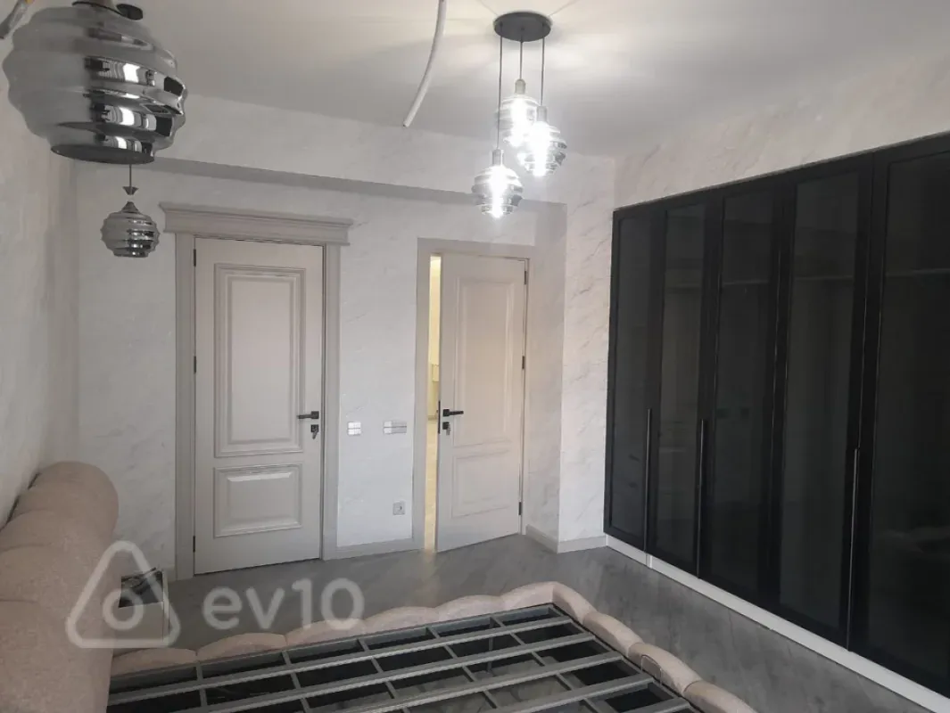 Kirayə verilir 3 otaqlı yeni tikili 130 m²