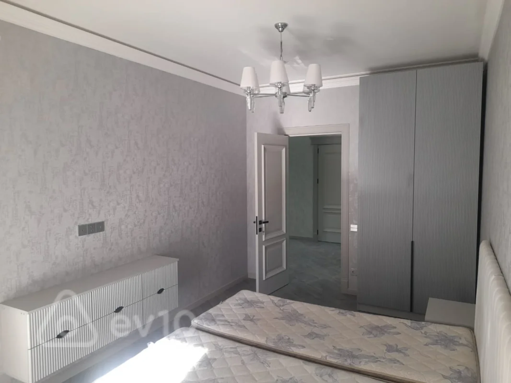 Kirayə verilir 3 otaqlı yeni tikili 130 m²