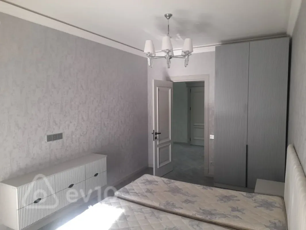 Kirayə verilir 3 otaqlı yeni tikili 130 m²