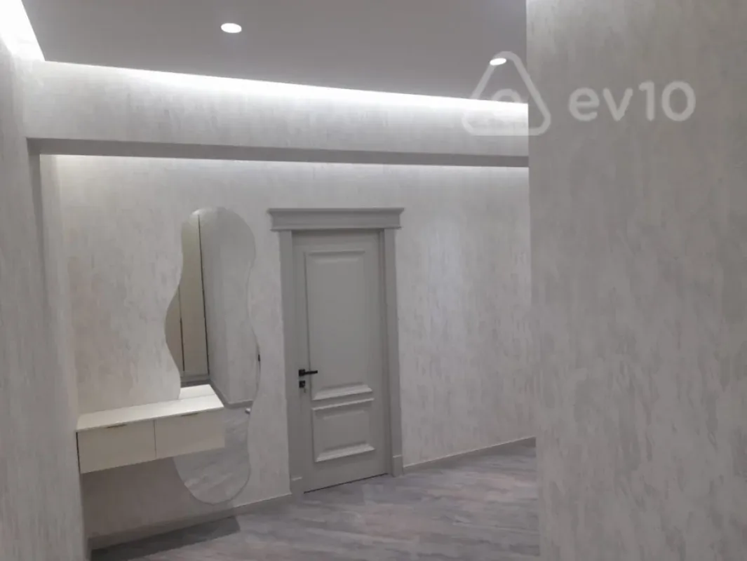Kirayə verilir 3 otaqlı yeni tikili 130 m²