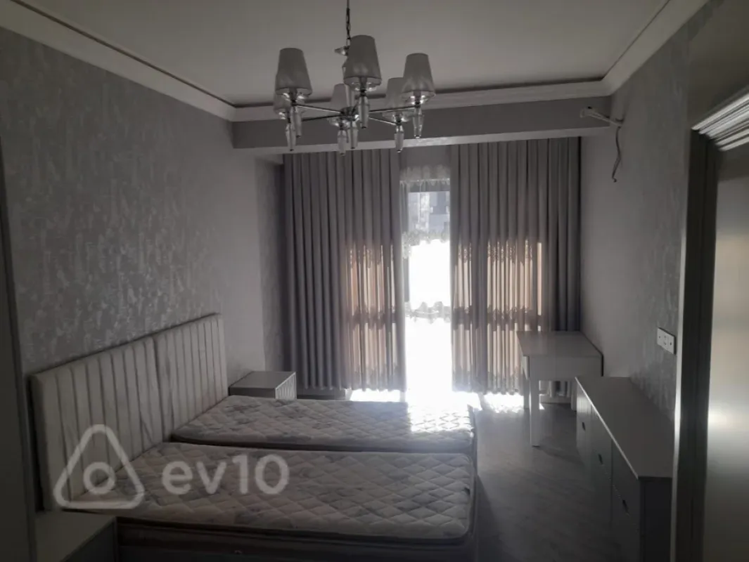Kirayə verilir 3 otaqlı yeni tikili 130 m²