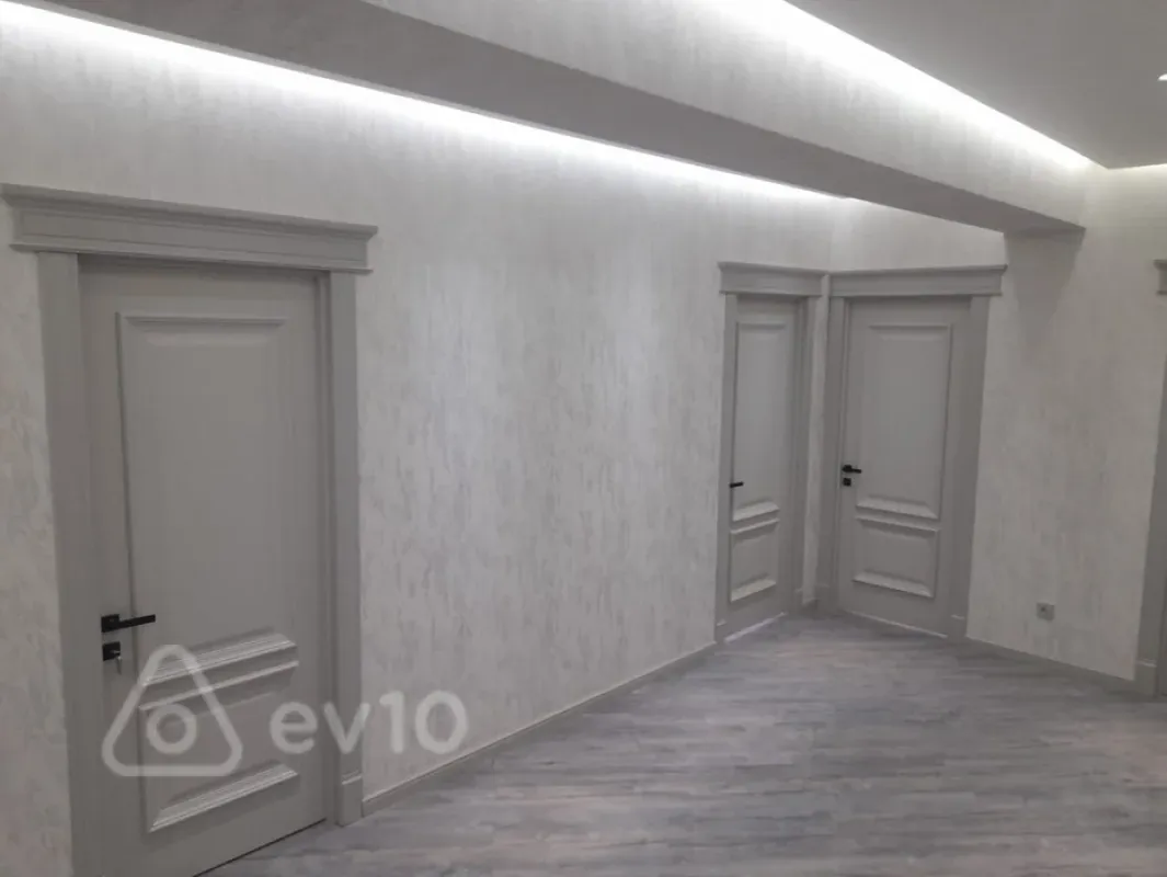 Kirayə verilir 3 otaqlı yeni tikili 130 m²