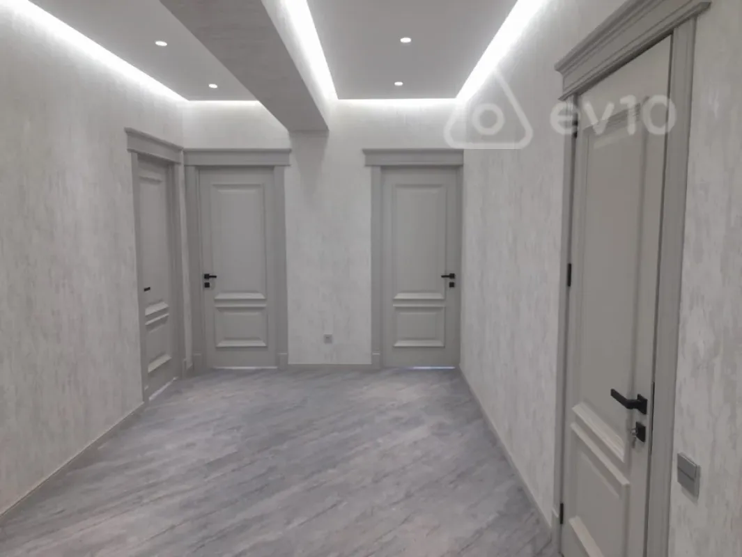 Kirayə verilir 3 otaqlı yeni tikili 130 m²
